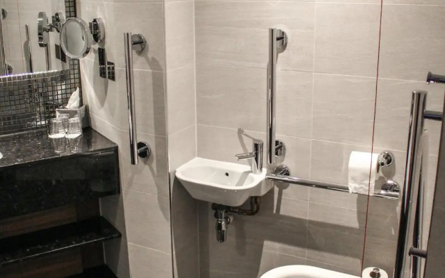 Crowne Plaza London Heathrow T4 by IHG