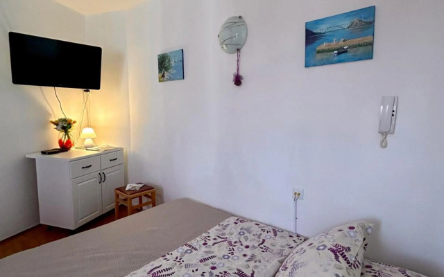 Bright and Charming Studio Apartment