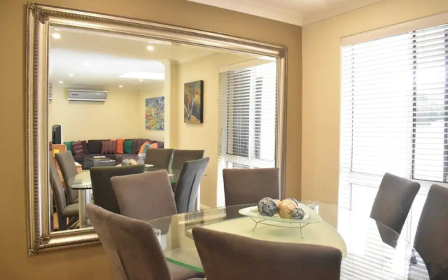Professionally Cleaned 2bdr Villa, Great Location