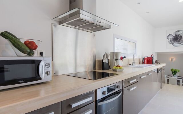 Luxury Holiday Home With Lawn in Beaumont-en-véron Near Chinon