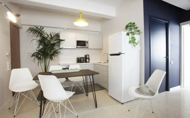 The Marble Suites, PLAKA