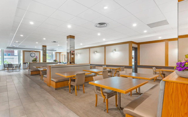 Quality Hotel Fallsview Cascade