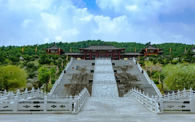 Elong ME Hotel (Weihai Weigao Plaza Xingfumen)