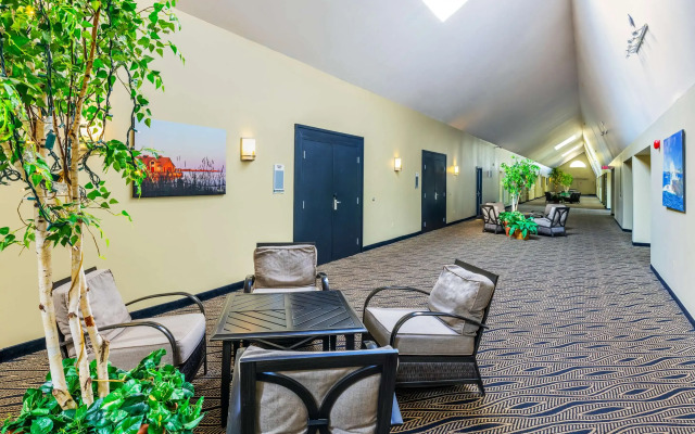 Quality Inn & Suites Garden of the Gulf