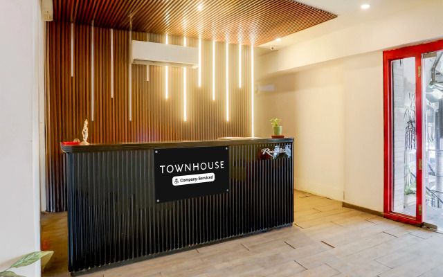 Super Townhouse Prayagraj Near Railway Station Formerly Santosh Palace