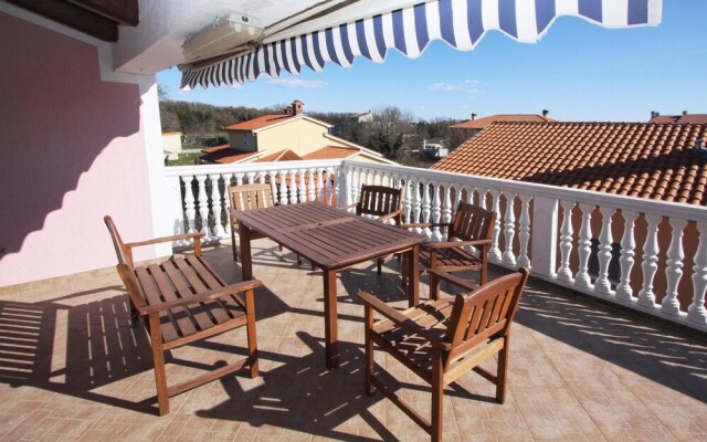 Nice Home in Liznjan With Wifi and 6 Bedrooms