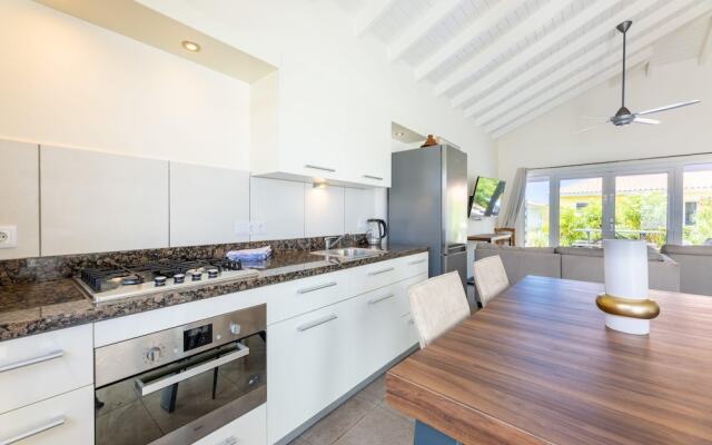 Charming 2BR Apt With Tropical Garden Pool