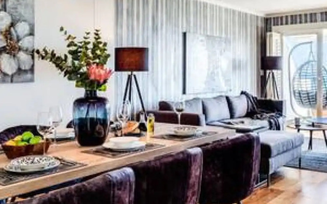 Beachy Apartment w Pool Ocean Views Beach Steps