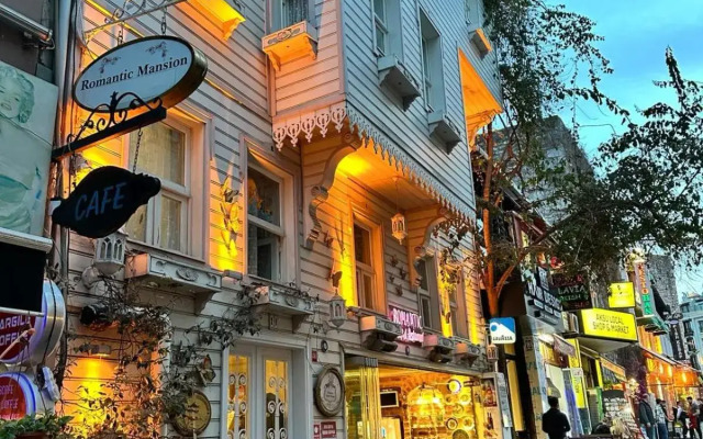 Romantic Mansion