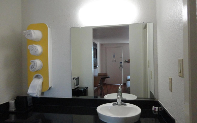 Motel 6 Round Rock, TX