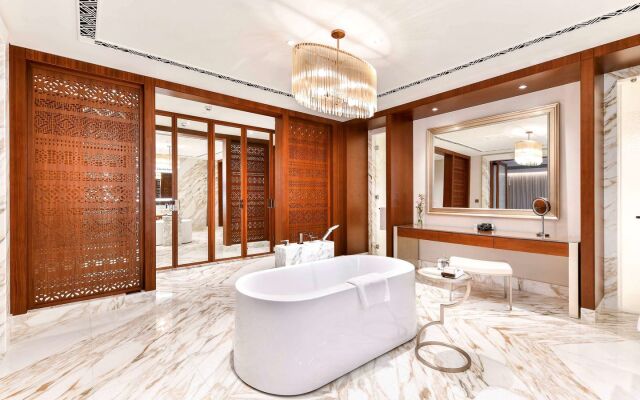 Royal Saray Resort