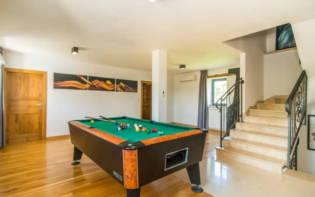 Stunning Villa in Kringa With Swimming Pool