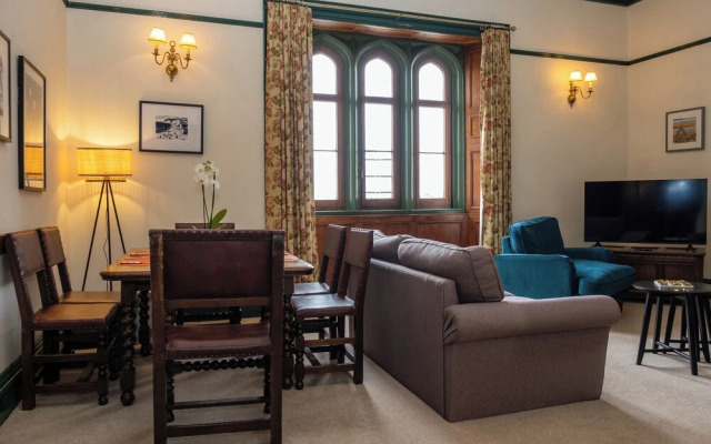 Watermouth Castle, Penn-curzon Apartment