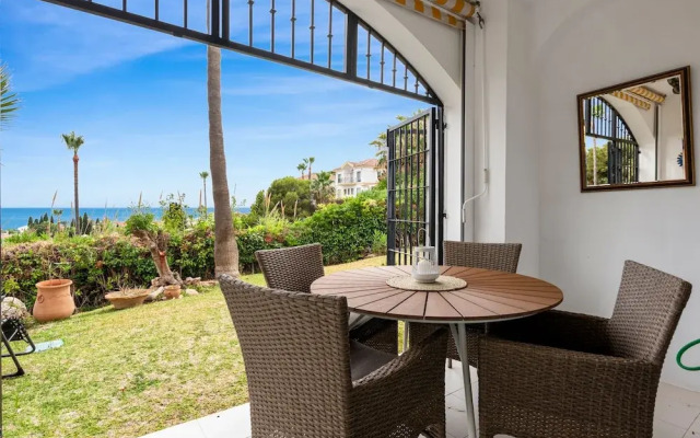 Amazing Pool and Garden Apartment by Costarentals - Ref 253