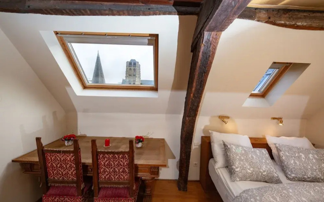 Unique Apartment In Historic Mansion
