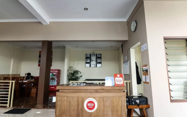 RedDoorz near Terminal Condong Catur 2