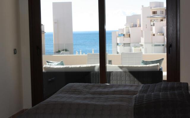 116 - Penthouse with Private Pool near beach