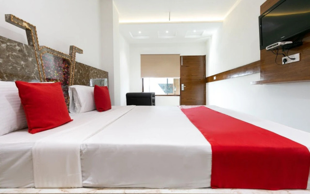 OYO 35938 Hotel Aditya & Kings