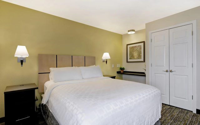 Candlewood Suites Indianapolis - South by IHG