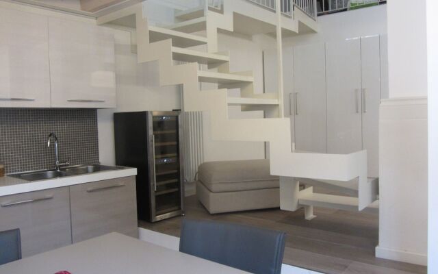 Garibaldi Luxury Home - Royal Solution