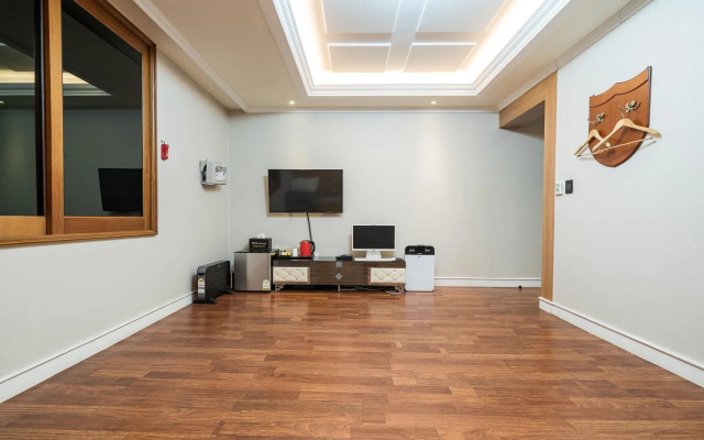 Gwangju Sangmu Alice Business Hotel