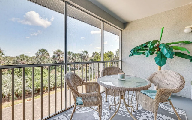 Sleek Naples Condo w/ Balcony: Snowbirds Welcome!