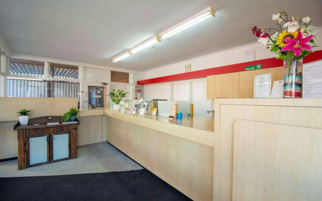 Midcity Motor Lodge – Lobby – Orange