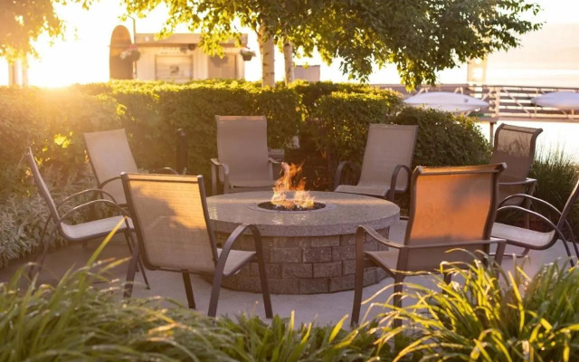 The Cove Lakeside Resort