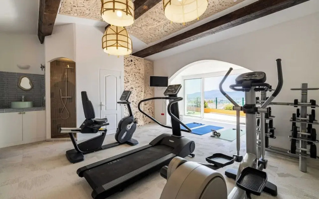 Room in a Magnificent 500m2 Provencal Villa