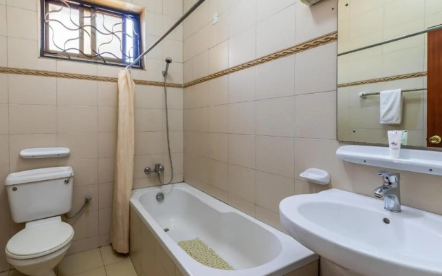 Entebbe Travelle'rs Inn