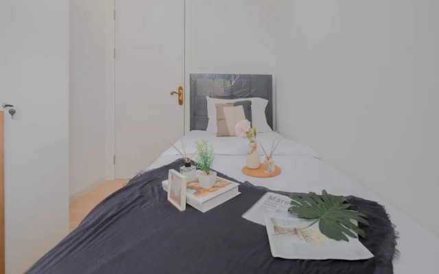 Spacious 3Br At Daan Mogot City Apartment