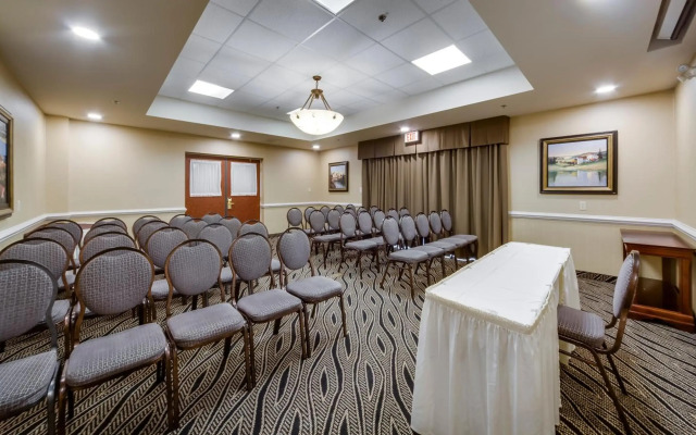 Monte Carlo Inn Vaughan Suites