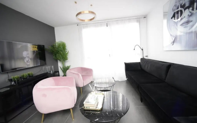Z32 Luxury Boutique Apartments