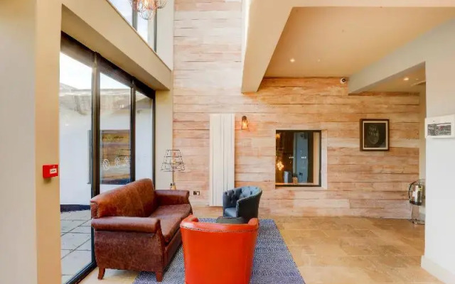 OYO The Gissons Hotel