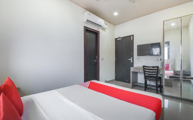 OYO 70985 Hotel Mayur