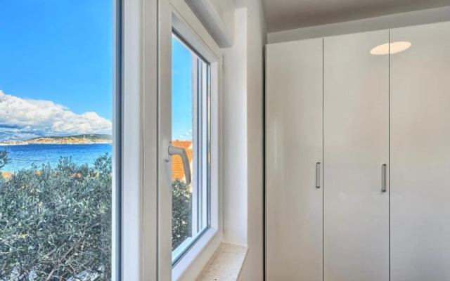 Apartment Aniva - 50 m From the sea