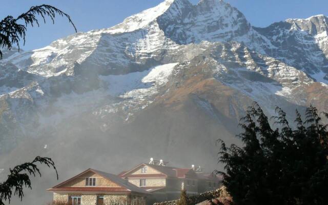 Everest Summit Lodge - Mende