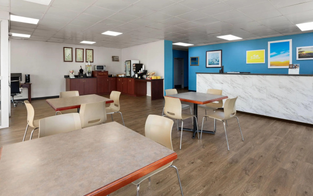 Days Inn by Wyndham Cambridge