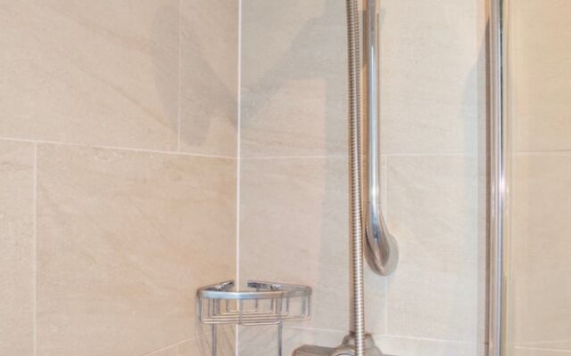 Spacious 2 Bedroom Apartment in Meadowbank