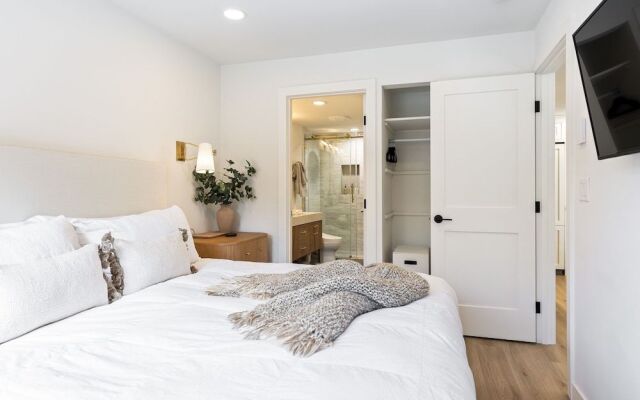 Classy Canyons Condo