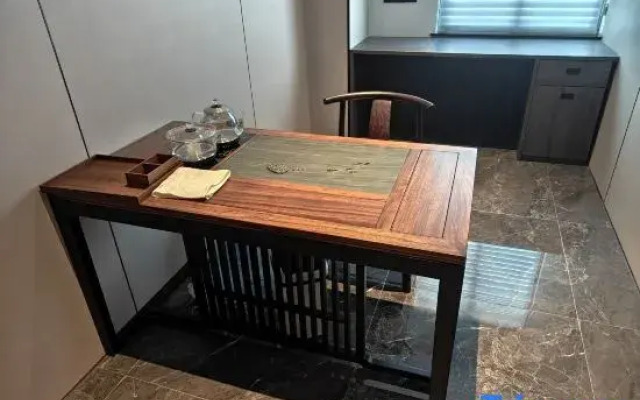 Heimao Hotel (Jiashan Information Technology Engineering School)