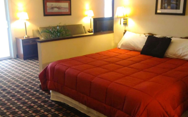 Colonial Inn Ellsworth