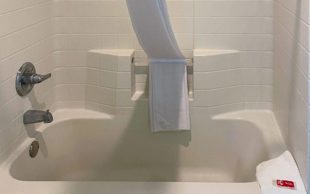 Econo Lodge Inn & Suites Sweetwater I-20