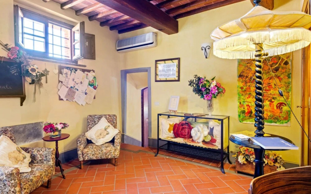 Valley-view Apartment in San Miniato with Swimming Pool