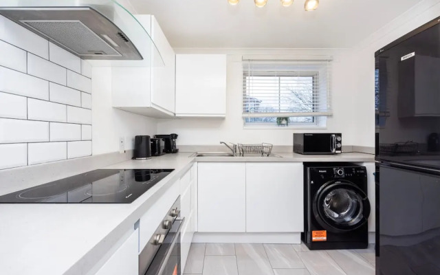 London Oasis Apartment Escape