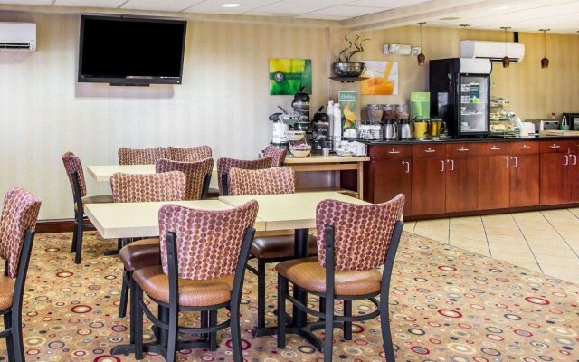 Hibiscus Inn & Suites
