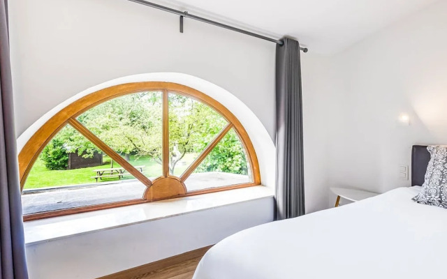 Plush Villa in La Roche-en-ardenne With Swimming Pool