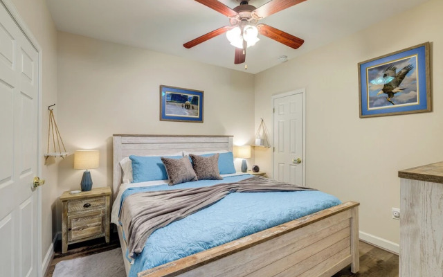 Balcony & Serene Views: Cozy Condo in Huddleston!