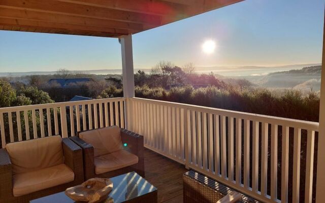 Cozy Chalet in Septon with Sauna and Jacuzzi
