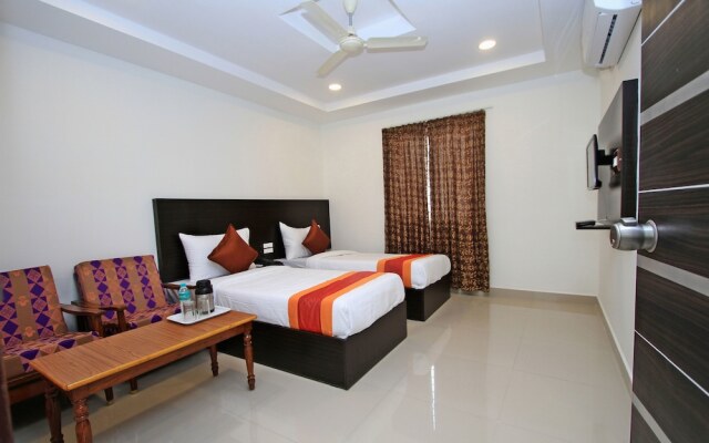 OYO 4733 Champion Residency